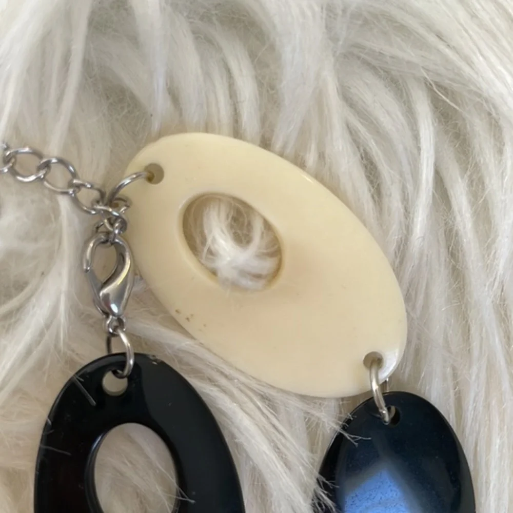 Black and white yin & Yang play dress up statement round beads plastic necklace - Picture 5 of 17